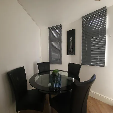 Lovely 1 Bedroom بريستول